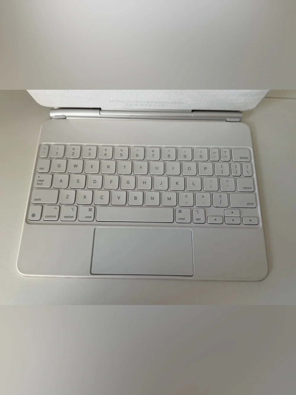 Apple iPad Magic Keyboard Model A2261